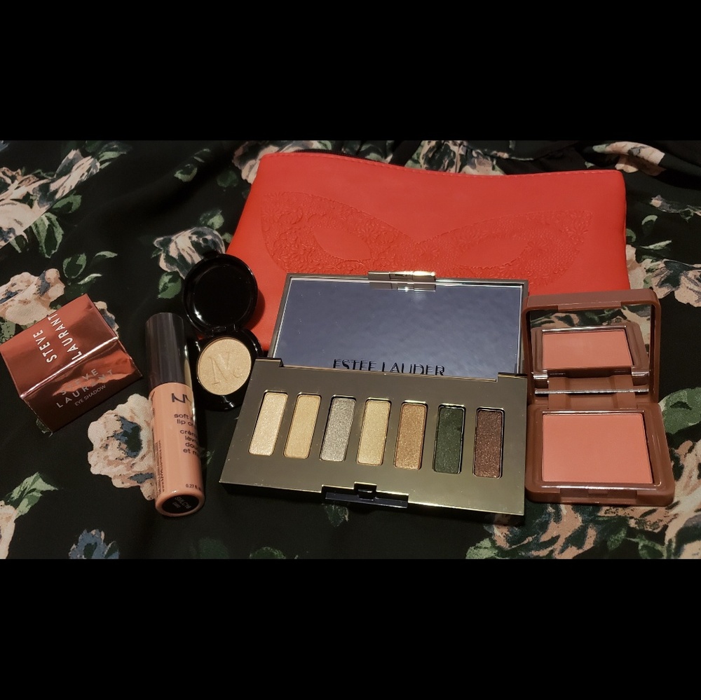 DELUXE MAKEUP bag